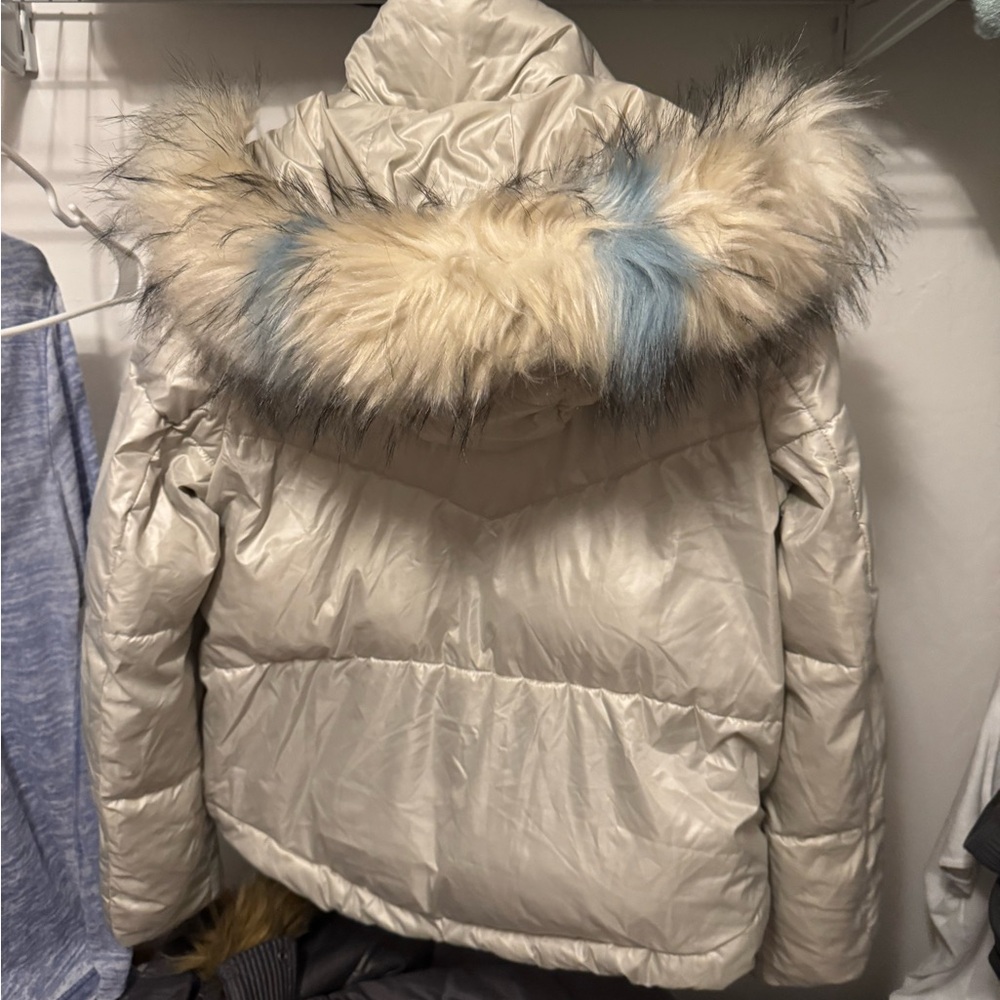 This is an Andrew Marc Women's Minna Short Lacquer Puffer Jacket